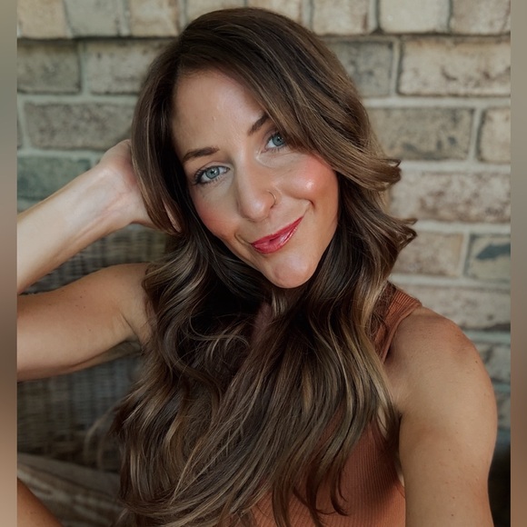 Meet your Posher, Hillary - Picture 6 of 6